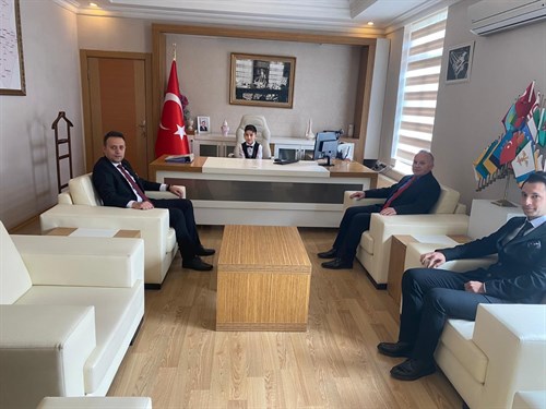 Kaymakamımız Sayın Erdem KARANFİL, Makam Koltuğunu "23 Nisan Ulusal Egemenlik Ve Çocuk Bayramı" Dolayısıyla İlkokul Öğrencisine Devretti.
